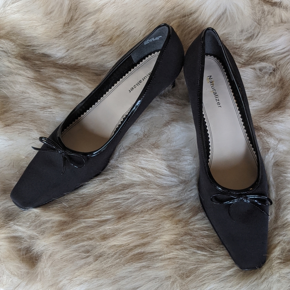 Naturalizer Women's Black Brushed Satin Pump  9.5